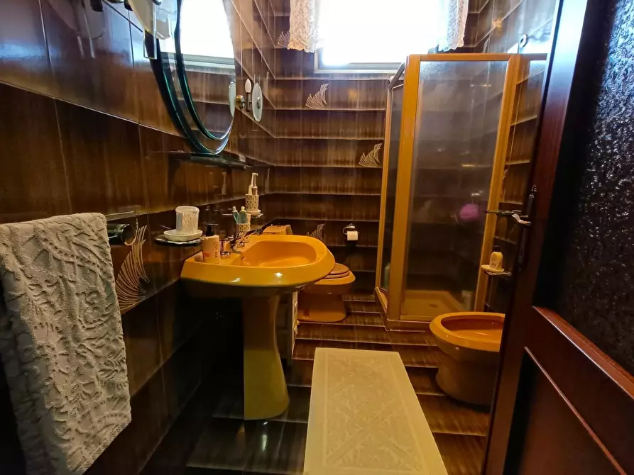 Immagine 32 di Villa in vendita  a Massa