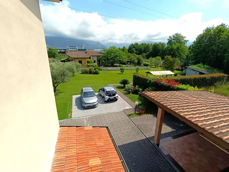 Immagine 35 di Villa in vendita  a Massa