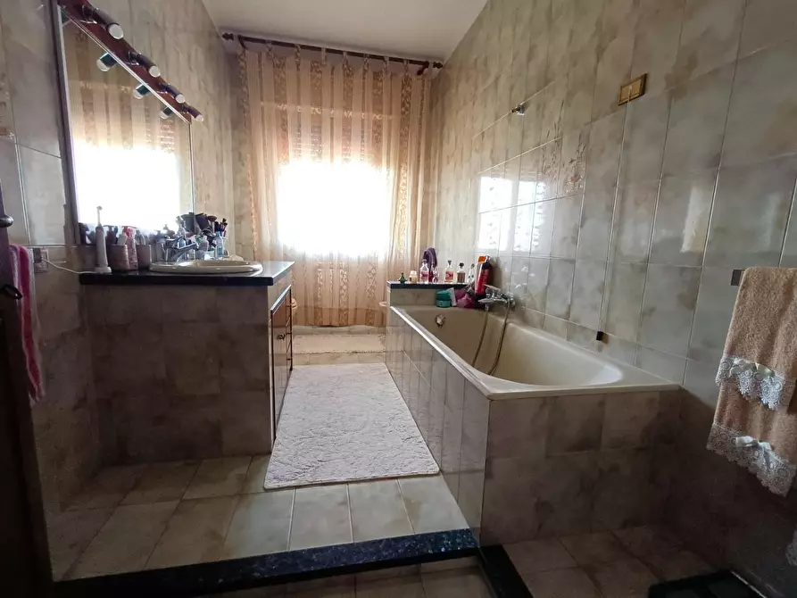 Immagine 41 di Villa in vendita  a Massa