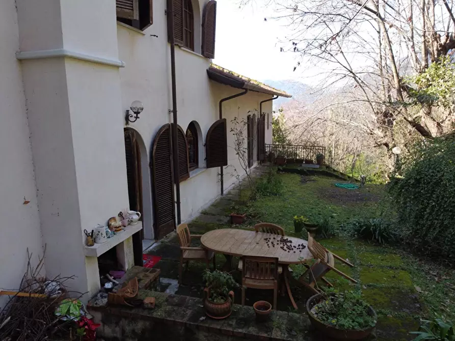 Immagine 48 di Villa in vendita  a Massa