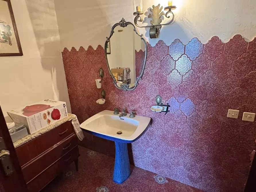 Immagine 25 di Villa in vendita  a Massa