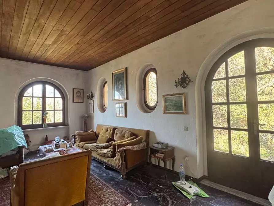 Immagine 15 di Villa in vendita  a Massa