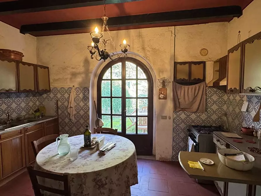 Immagine 13 di Villa in vendita  a Massa