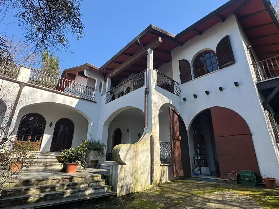 Immagine 31 di Villa in vendita  a Massa