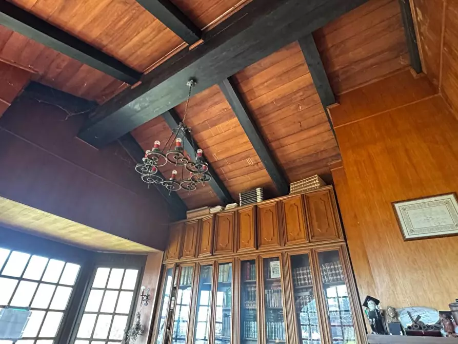 Immagine 32 di Villa in vendita  a Massa