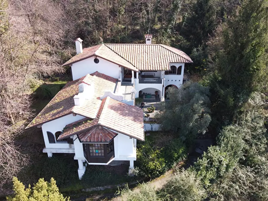 Immagine 1 di Villa in vendita  a Massa