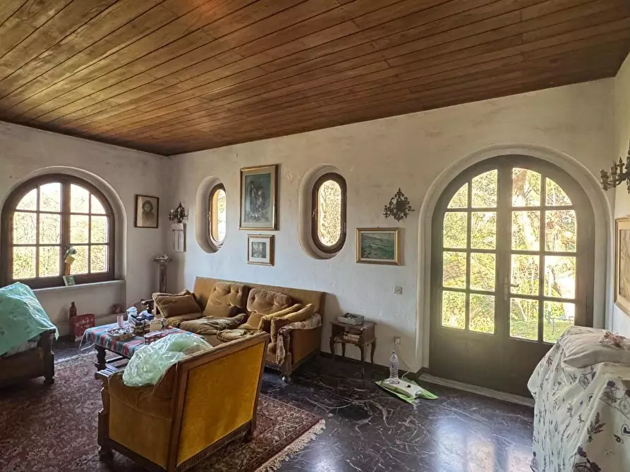 Immagine 8 di Villa in vendita  a Massa