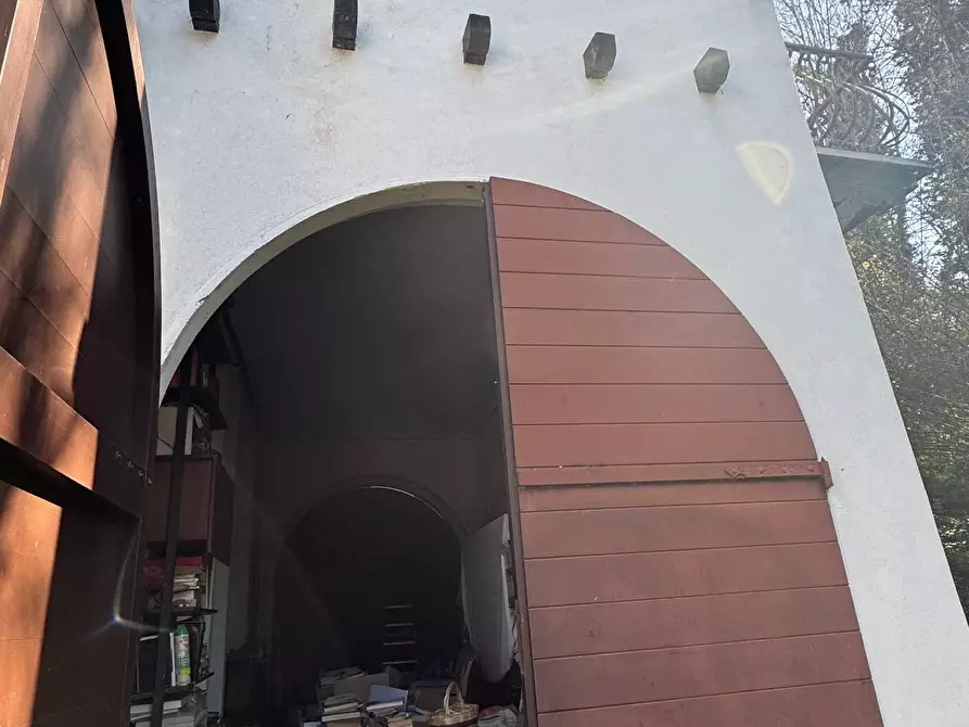 Immagine 29 di Villa in vendita  a Massa