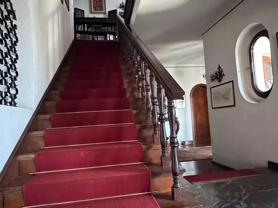 Immagine 17 di Villa in vendita  a Massa