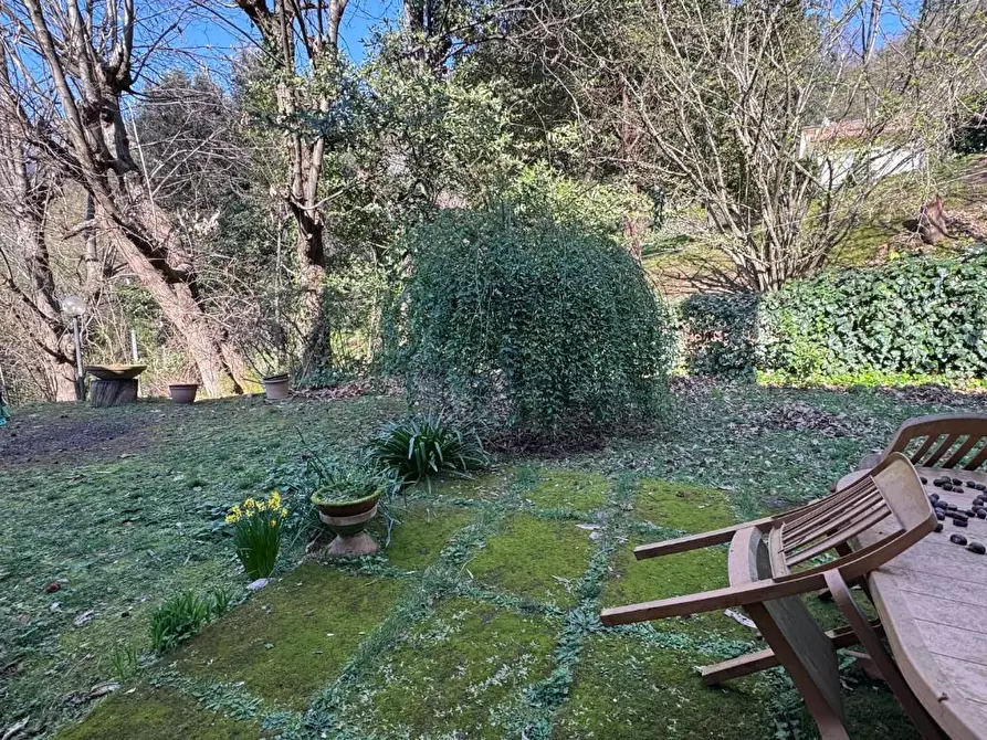 Immagine 40 di Villa in vendita  a Massa