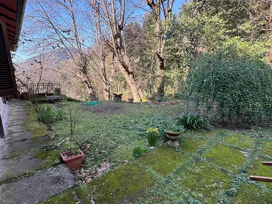 Immagine 39 di Villa in vendita  a Massa