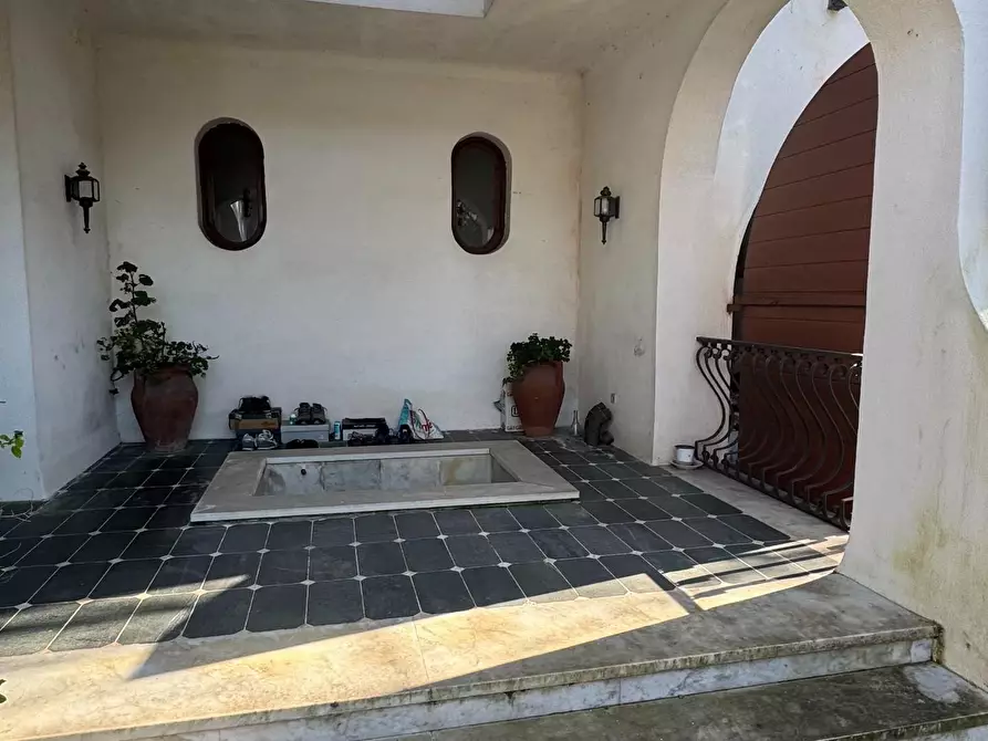 Immagine 35 di Villa in vendita  a Massa