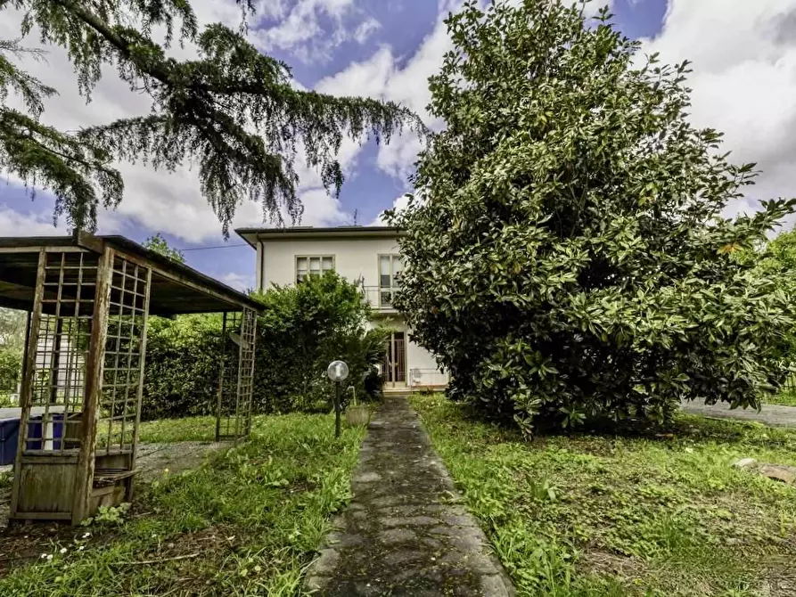 Immagine 3 di Villa in vendita  a San Giuliano Terme