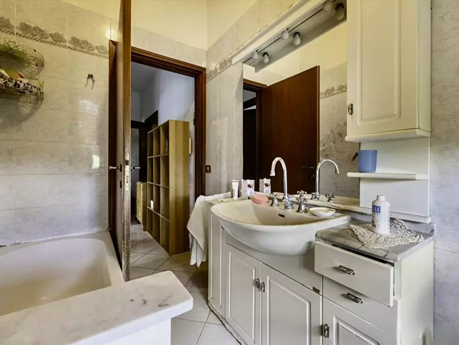 Immagine 13 di Villa in vendita  a San Giuliano Terme