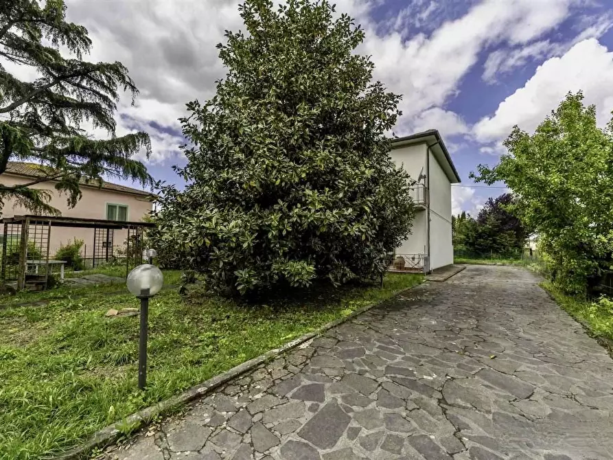 Immagine 2 di Villa in vendita  a San Giuliano Terme