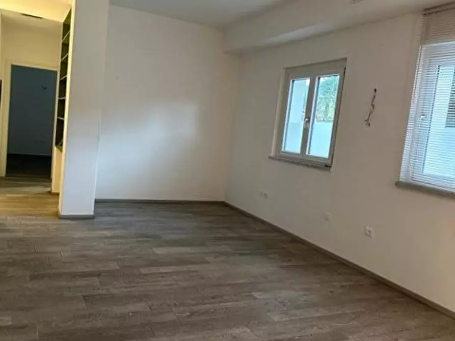 Immagine 2 di Appartamento in vendita  a Massa