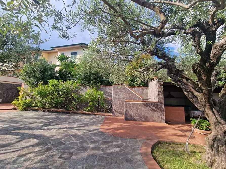 Immagine 2 di Villetta a schiera in vendita  a Carrara