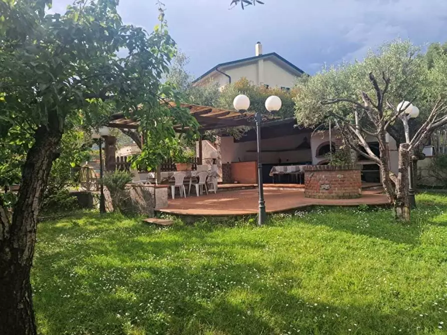 casa indipendente in vendita a Carrara