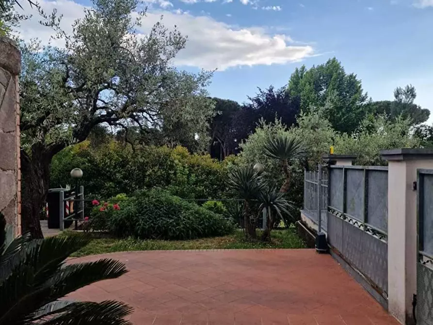 Immagine 28 di Villetta a schiera in vendita  a Carrara