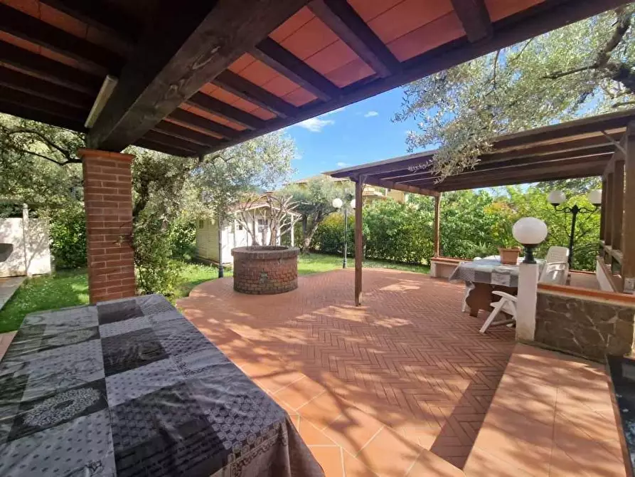 Immagine 35 di Villetta a schiera in vendita  a Carrara