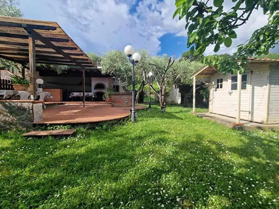 Immagine 32 di Villetta a schiera in vendita  a Carrara