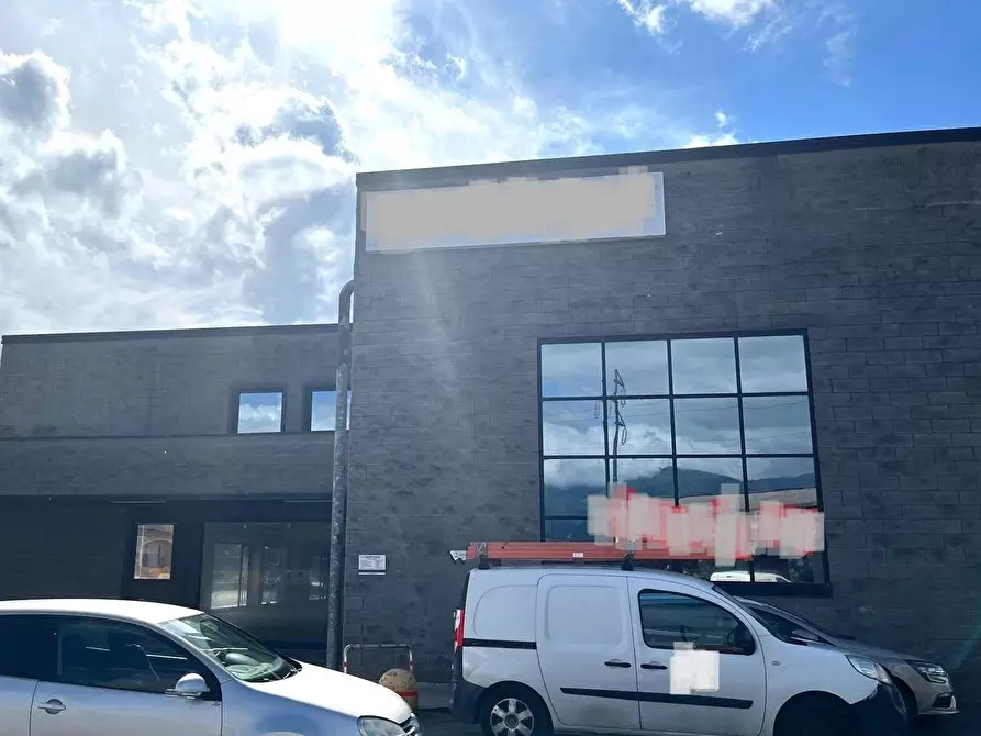 Immagine 6 di Locale commerciale in affitto  a Capannori