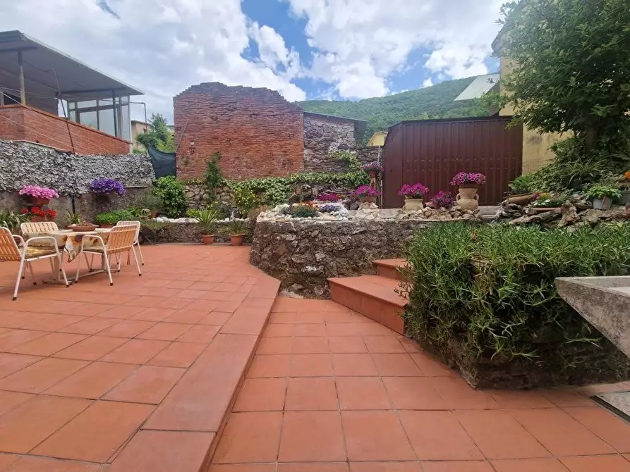 Immagine 1 di Casa semindipendente in vendita  a Carrara