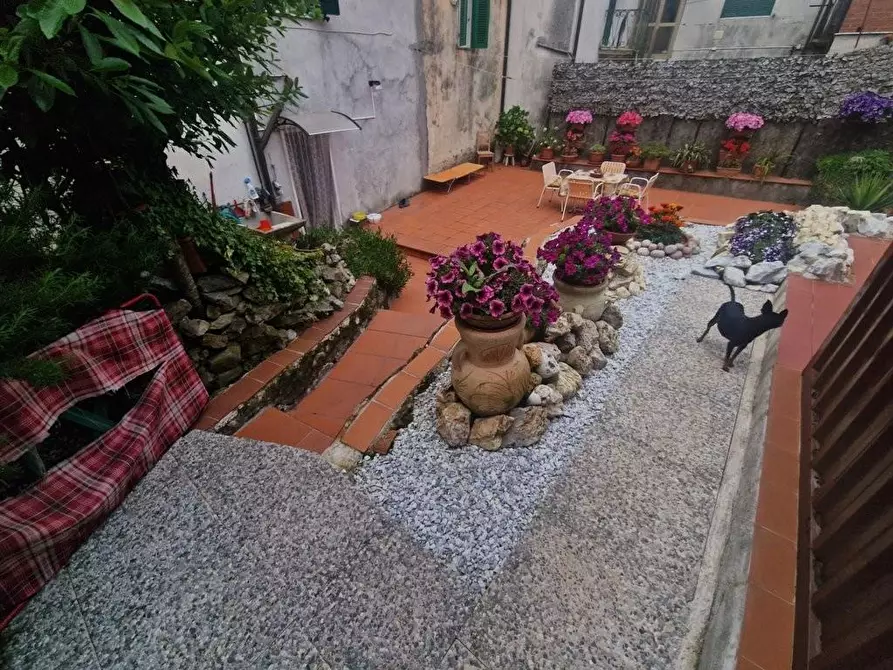 Immagine 4 di Casa semindipendente in vendita  a Carrara