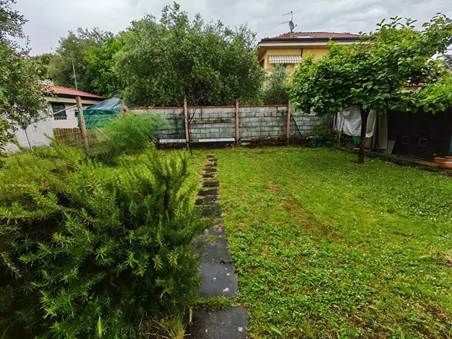 Immagine 22 di Casa indipendente in vendita  a Carrara
