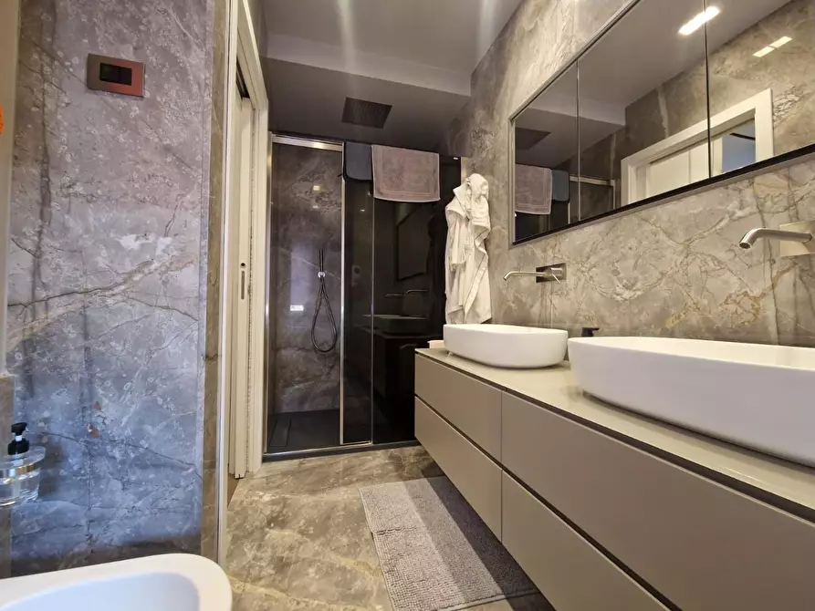 Immagine 26 di Appartamento in vendita  a Carrara