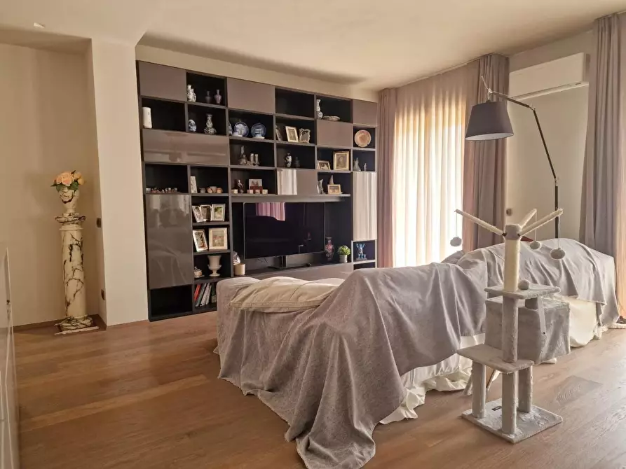 Immagine 13 di Appartamento in vendita  a Carrara