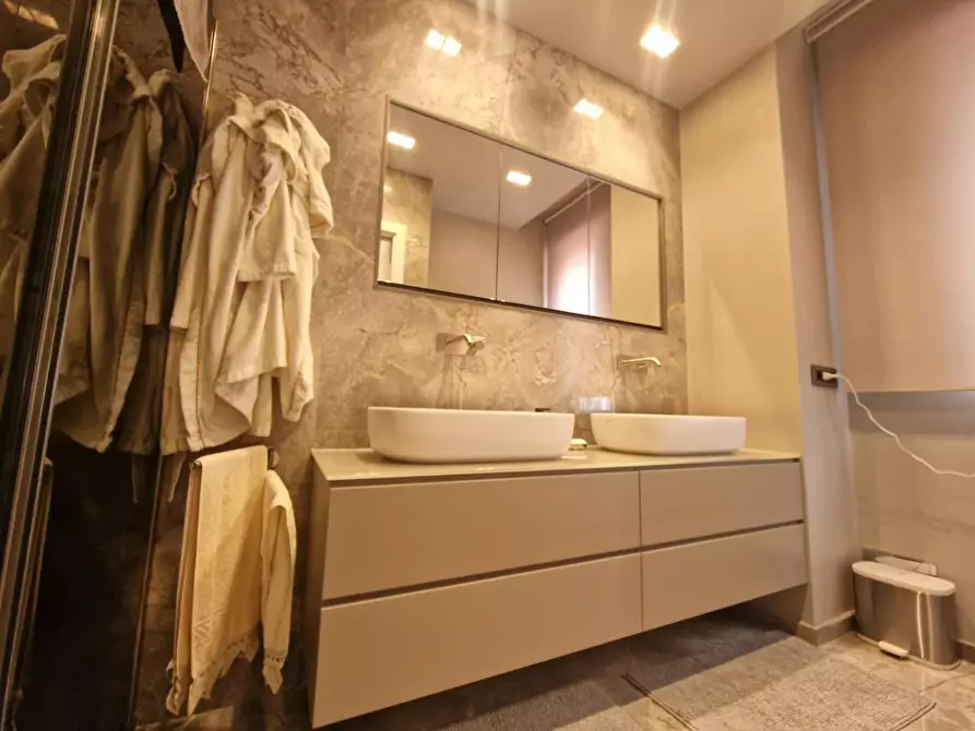 Immagine 49 di Appartamento in vendita  a Carrara