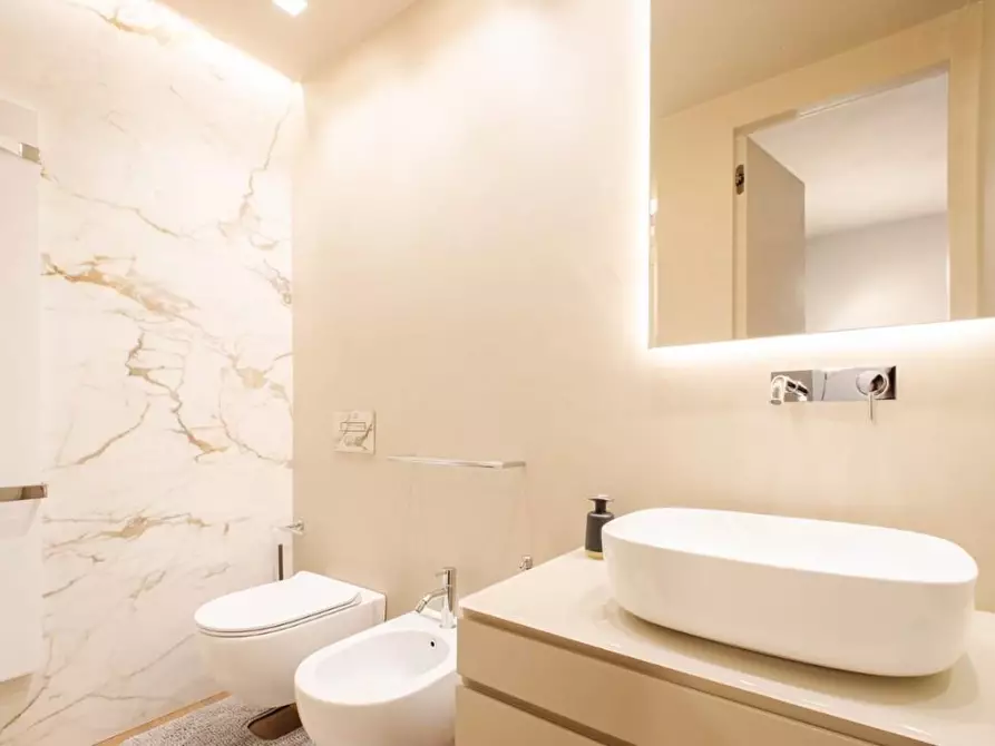 Immagine 38 di Appartamento in vendita  a Carrara