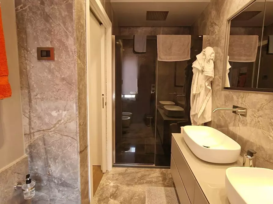 Immagine 48 di Appartamento in vendita  a Carrara