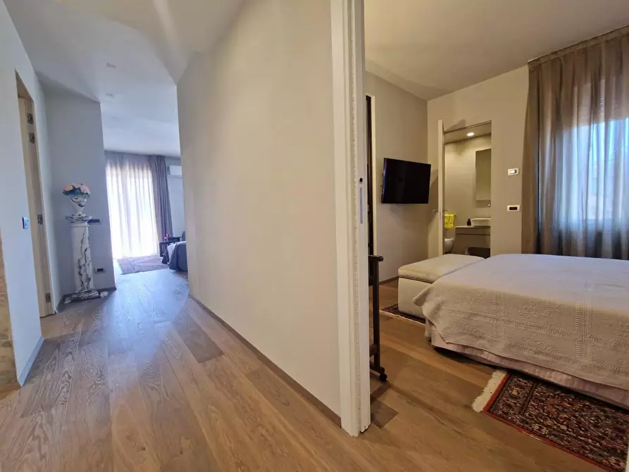 Immagine 24 di Appartamento in vendita  a Carrara