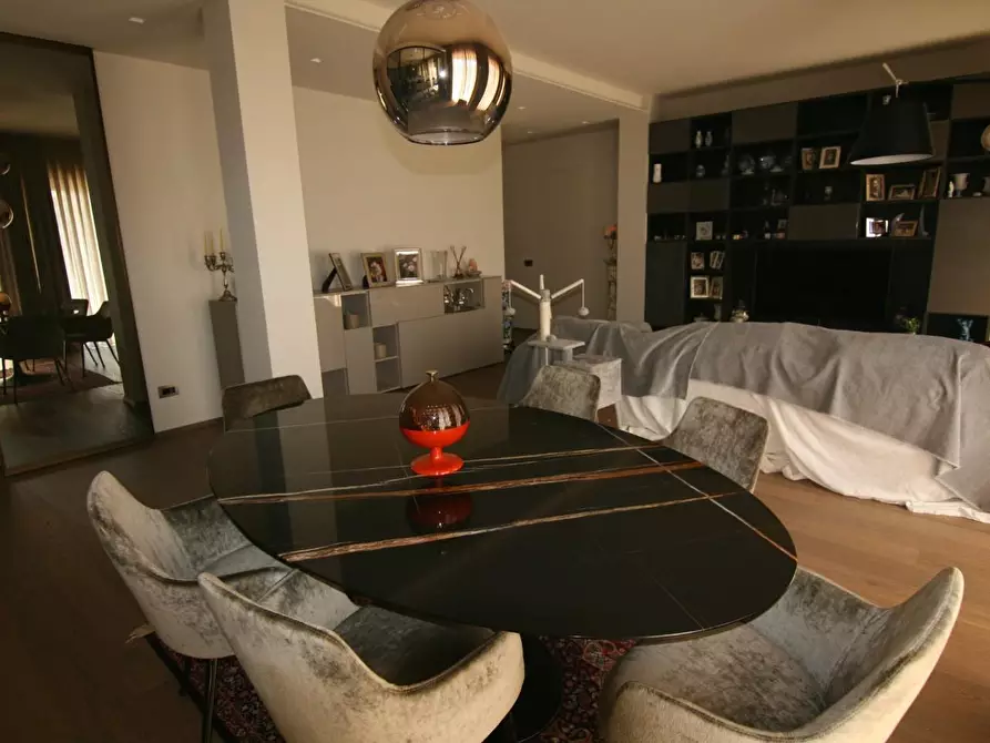 Immagine 12 di Appartamento in vendita  a Carrara