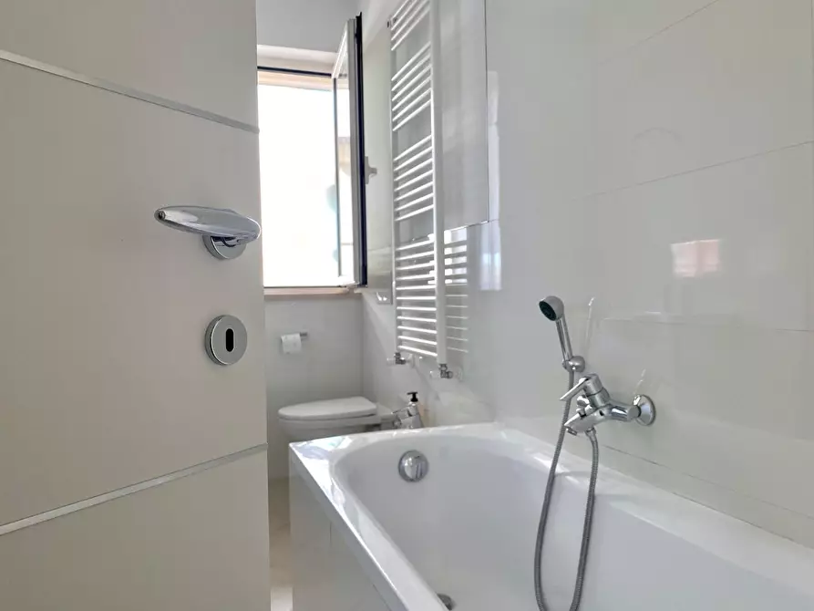 Immagine 16 di Appartamento in vendita  a Massa