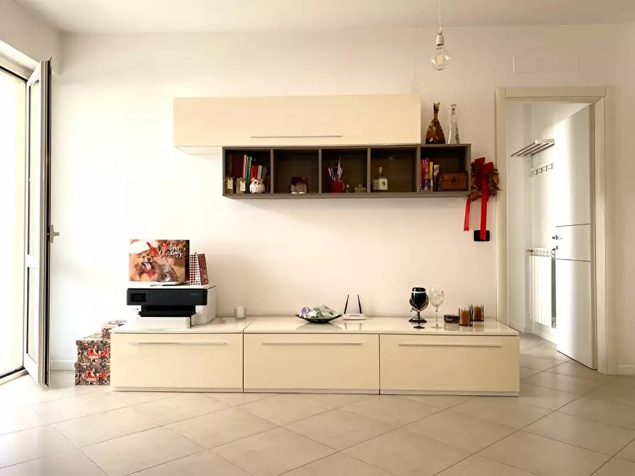 Immagine 2 di Appartamento in vendita  a Massa