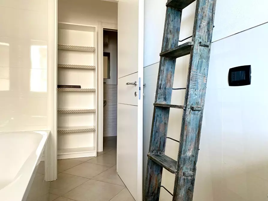 Immagine 17 di Appartamento in vendita  a Massa