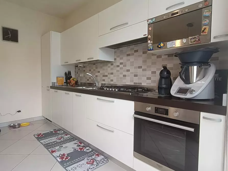 Immagine 11 di Appartamento in vendita  a Carrara