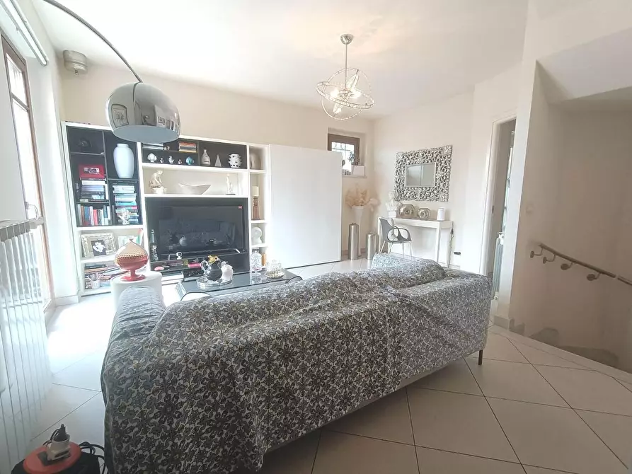 Immagine 4 di Appartamento in vendita  a Carrara