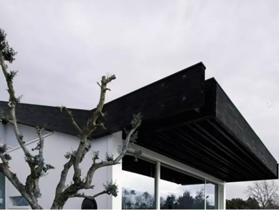 Immagine 10 di Villa in vendita  a Pontedera