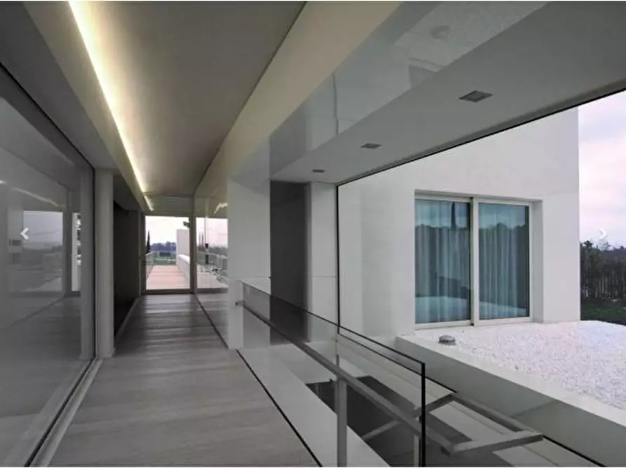 Immagine 11 di Villa in vendita  a Pontedera