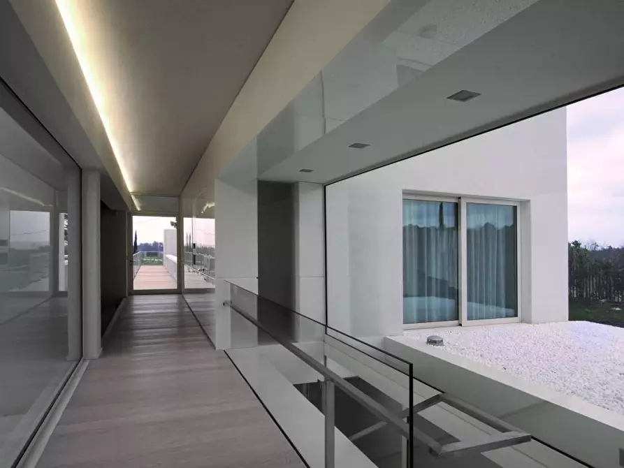 Immagine 4 di Villa in vendita  a Pontedera