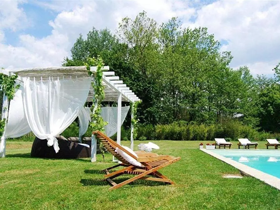 Immagine 50 di Casa colonica in vendita  a Lucca