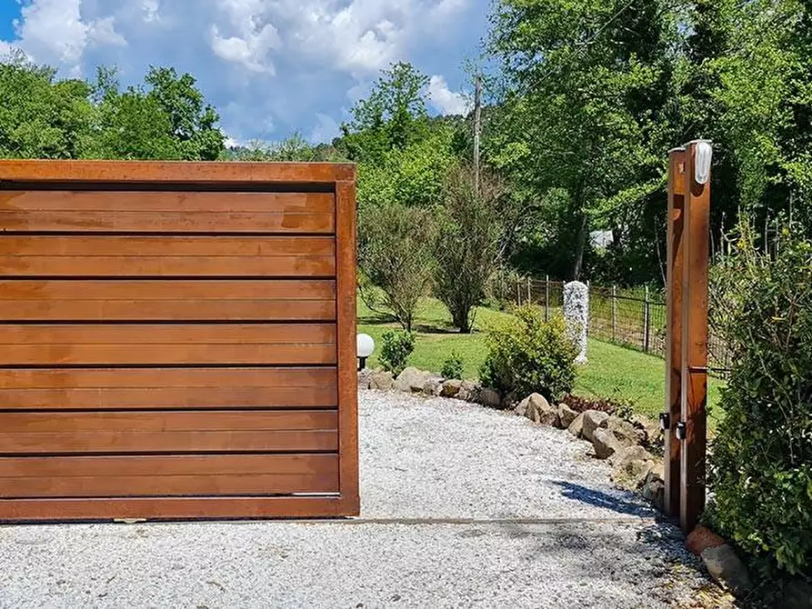 Immagine 14 di Casa colonica in vendita  a Lucca