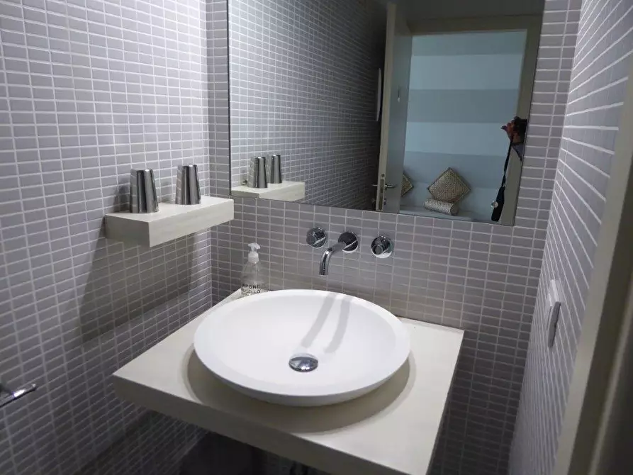 Immagine 18 di Casa colonica in vendita  a Lucca