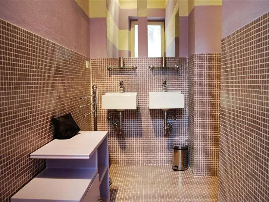 Immagine 33 di Casa colonica in vendita  a Lucca