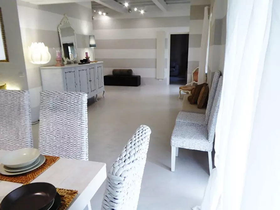 Immagine 31 di Casa colonica in vendita  a Lucca