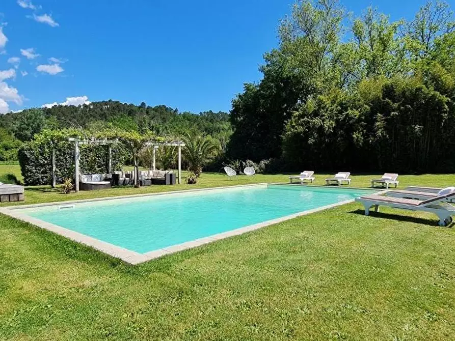 Immagine 52 di Casa colonica in vendita  a Lucca